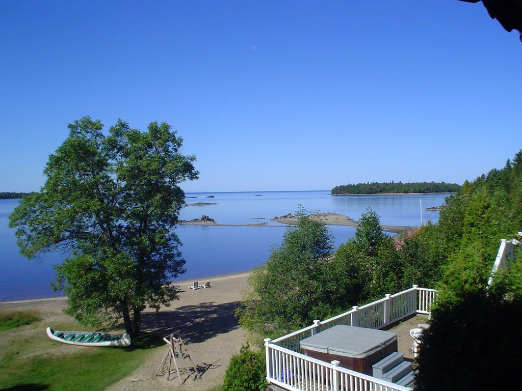 Auberge Des Iles Saint Gedeon Bagian luar foto